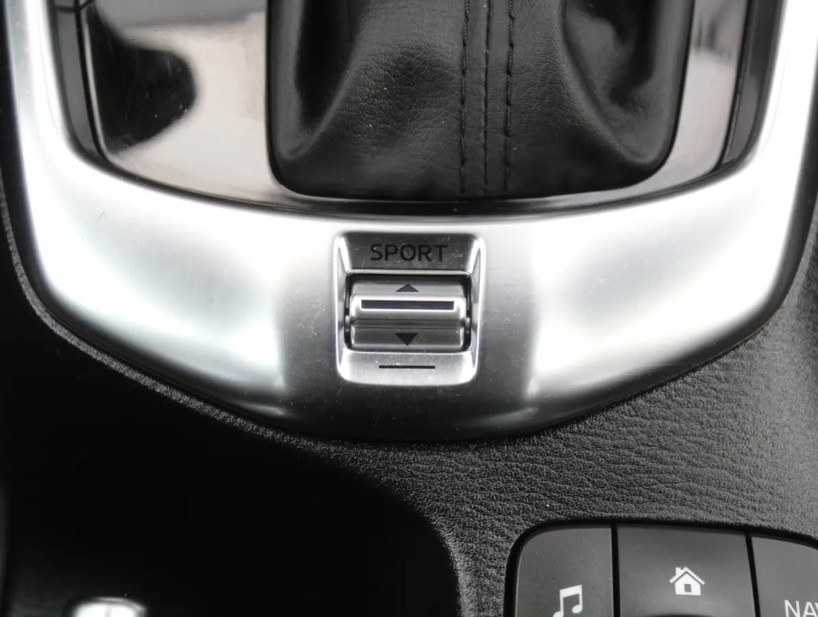 1.5 Skyactiv-G Luxury CLIMATE | CRUISE | NAVI | LMV16 | DAB | CARPLAY | STOELVERW | PDC | LED