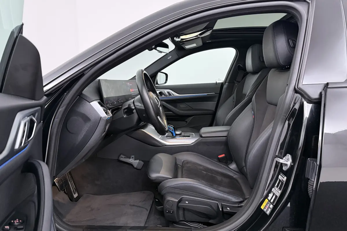 eDrive40 High Executive 84 kWh (PANORAMADAK, STOELVERWARMING, CARPLAY, LED)