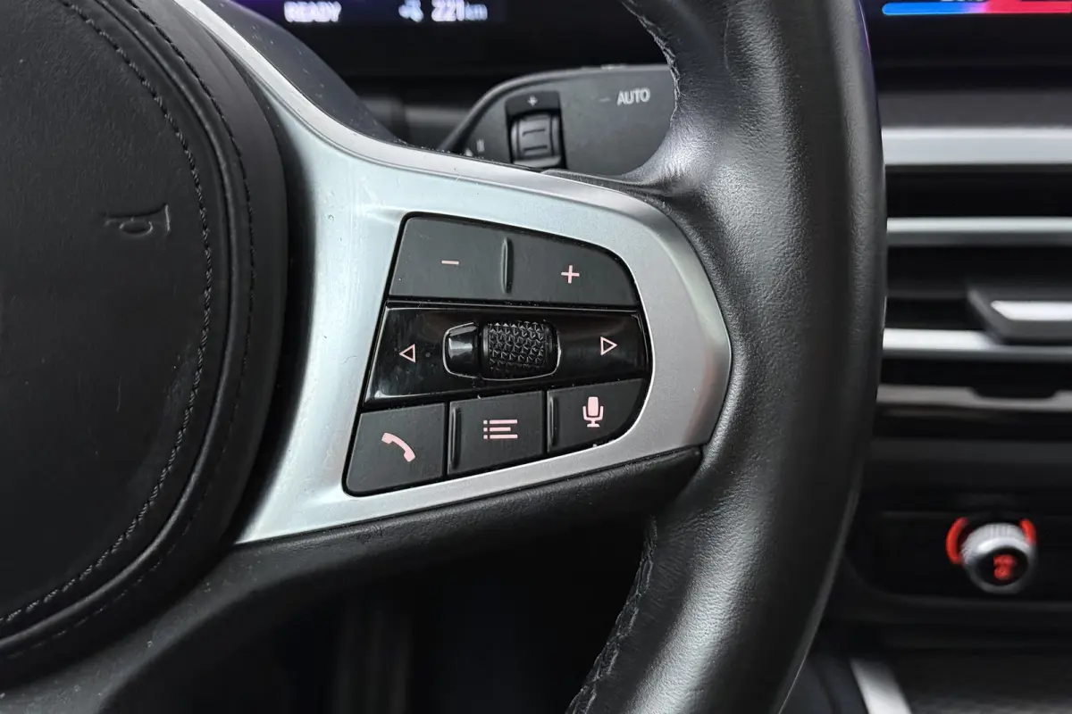 eDrive40 High Executive 84 kWh (PANORAMADAK, STOELVERWARMING, CARPLAY, LED)