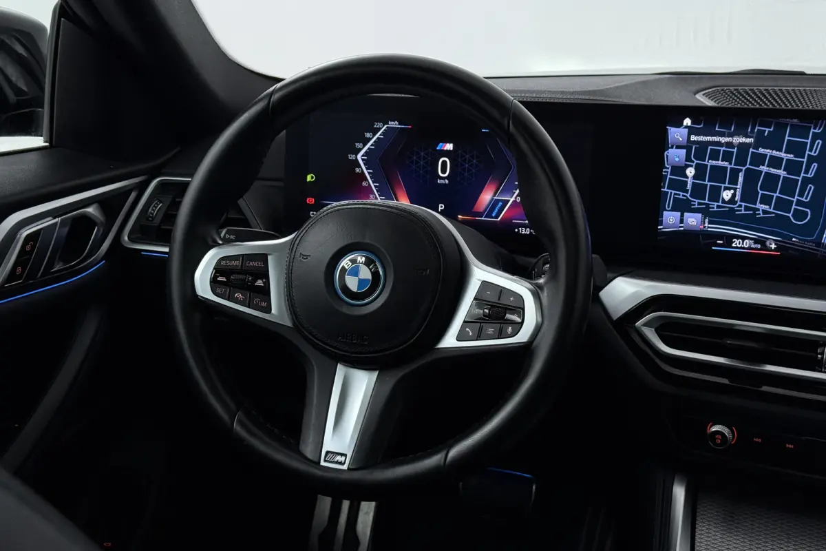 eDrive40 High Executive 84 kWh (PANORAMADAK, STOELVERWARMING, CARPLAY, LED)