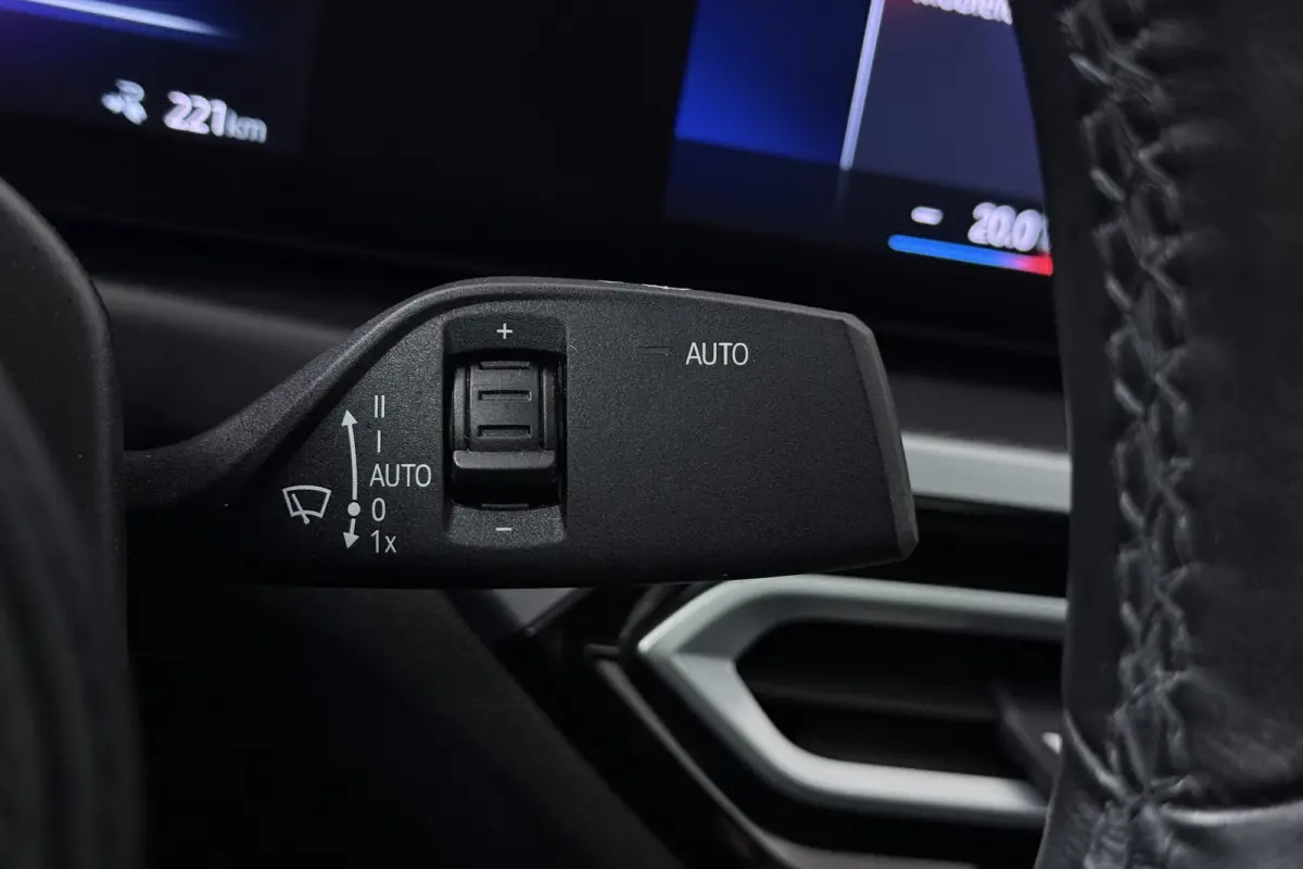 eDrive40 High Executive 84 kWh (PANORAMADAK, STOELVERWARMING, CARPLAY, LED)