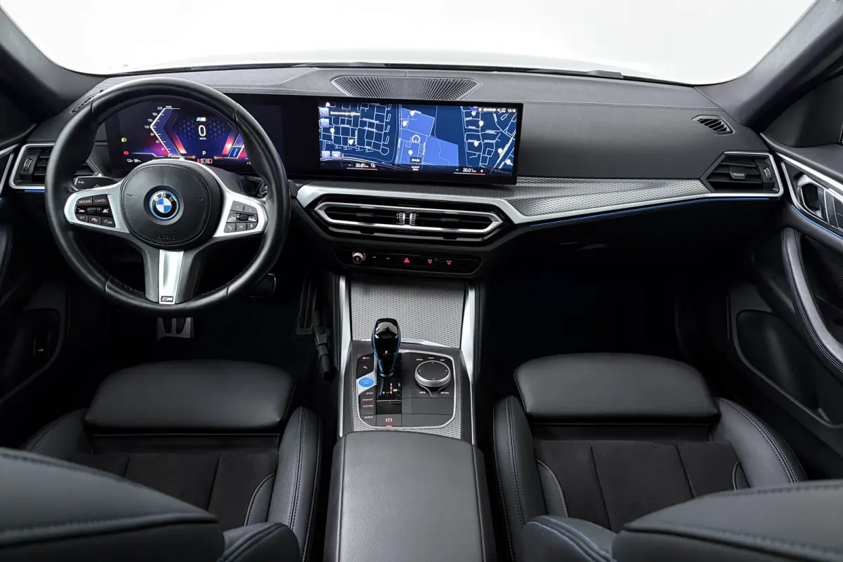 eDrive40 High Executive 84 kWh (PANORAMADAK, STOELVERWARMING, CARPLAY, LED)
