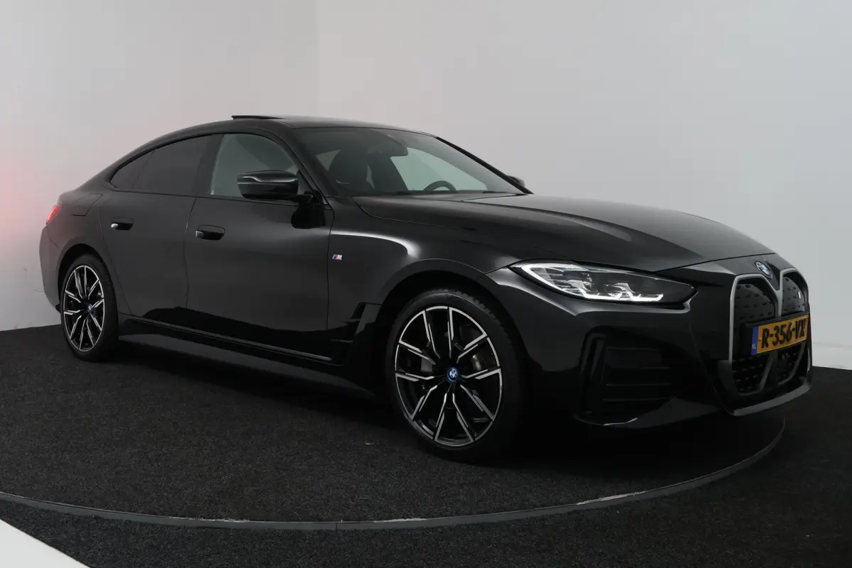 eDrive40 High Executive 84 kWh (PANORAMADAK, STOELVERWARMING, CARPLAY, LED)