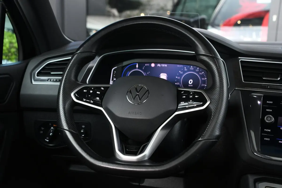 1.4 TSI eHybrid R-Line Business+