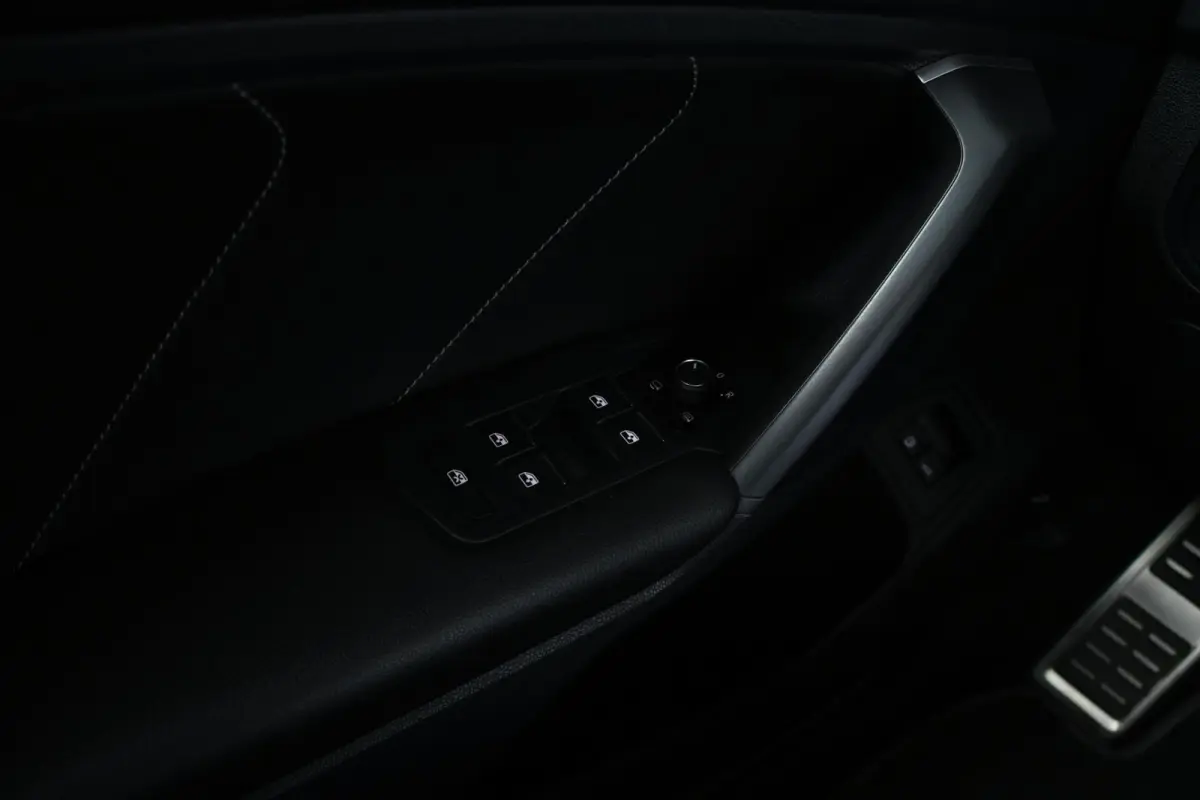 1.4 TSI eHybrid R-Line Business+