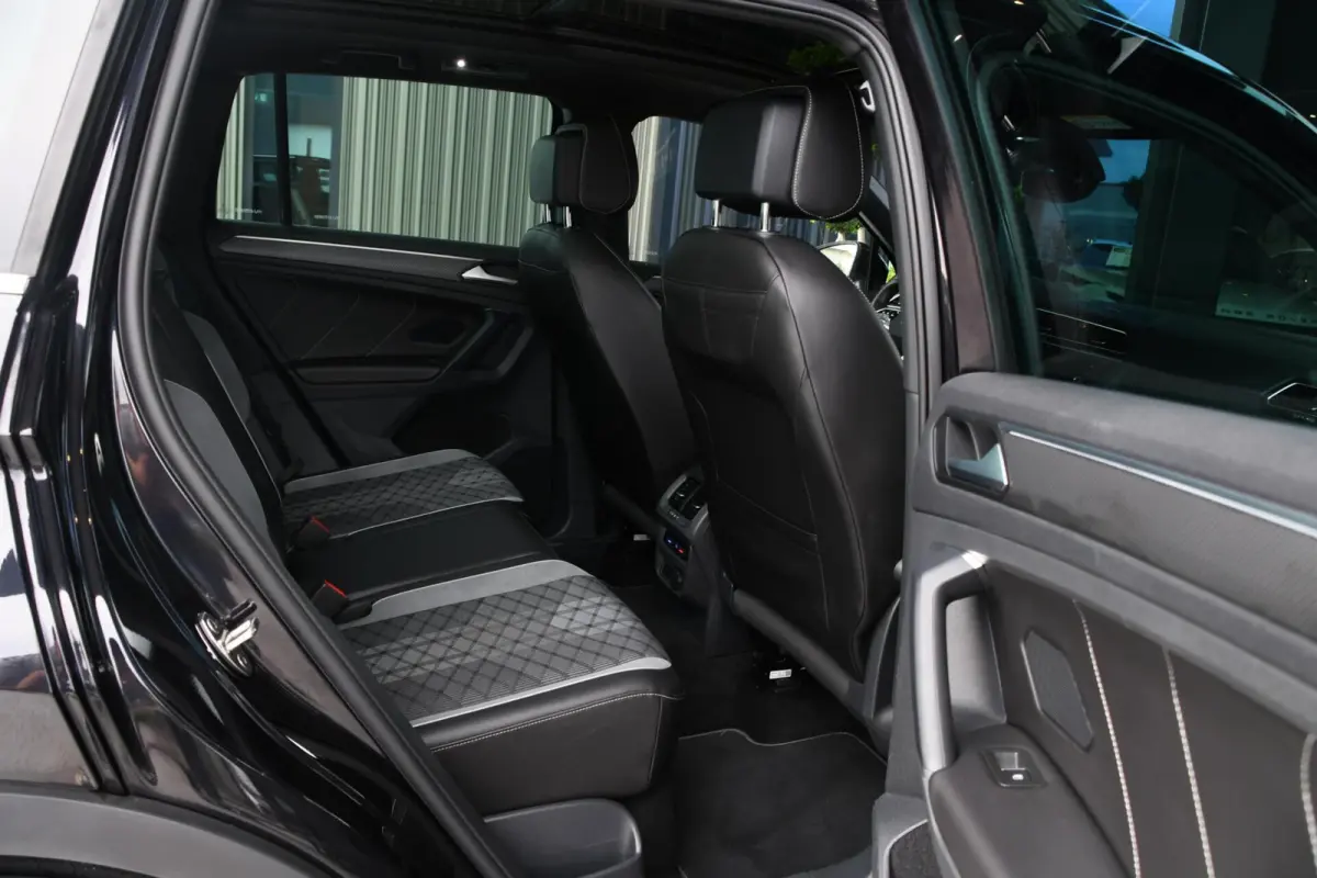1.4 TSI eHybrid R-Line Business+