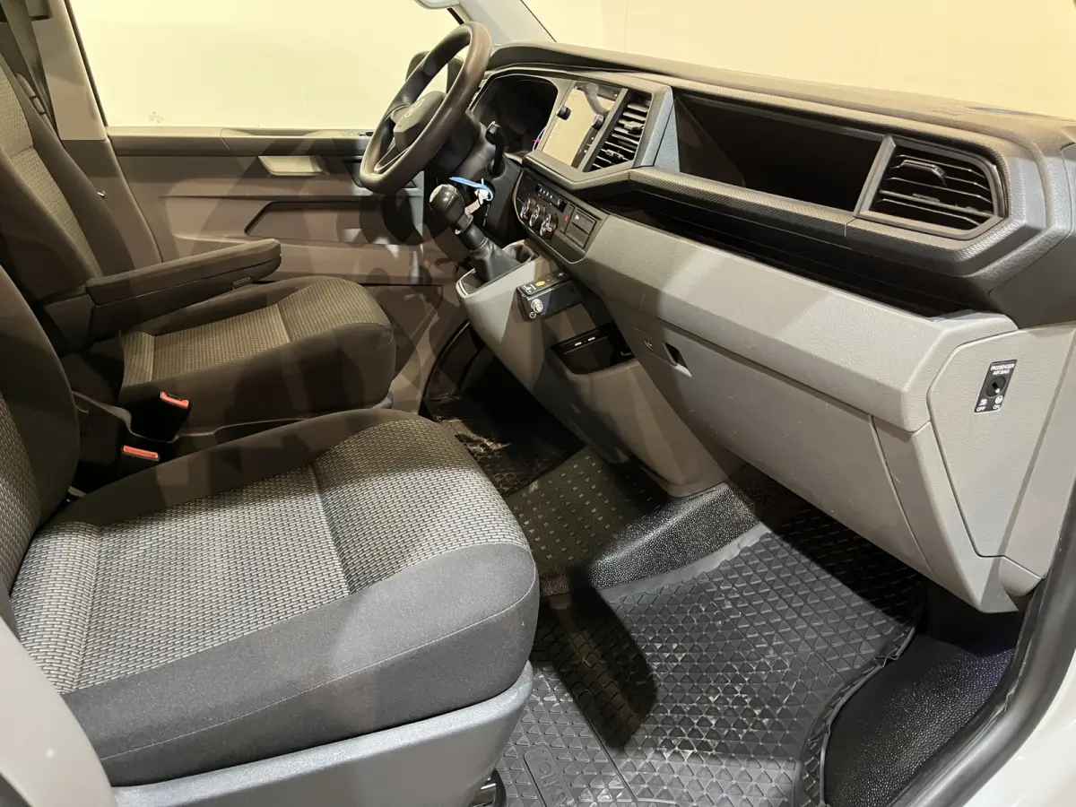 2.0 TDI L2H1 4Motion 4X4 150 PK Servicebus / Sortimo Inrichting / Euro 6 / 220V. / Airco / CarPlay / Camera / Trekhaak / Cruise Control / Navigatie / Klep