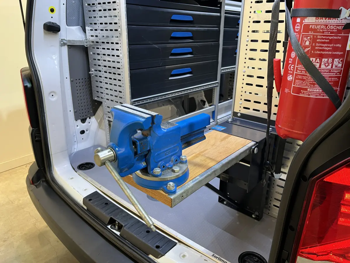 2.0 TDI L2H1 4Motion 4X4 150 PK Servicebus / Sortimo Inrichting / Euro 6 / 220V. / Airco / CarPlay / Camera / Trekhaak / Cruise Control / Navigatie / Klep