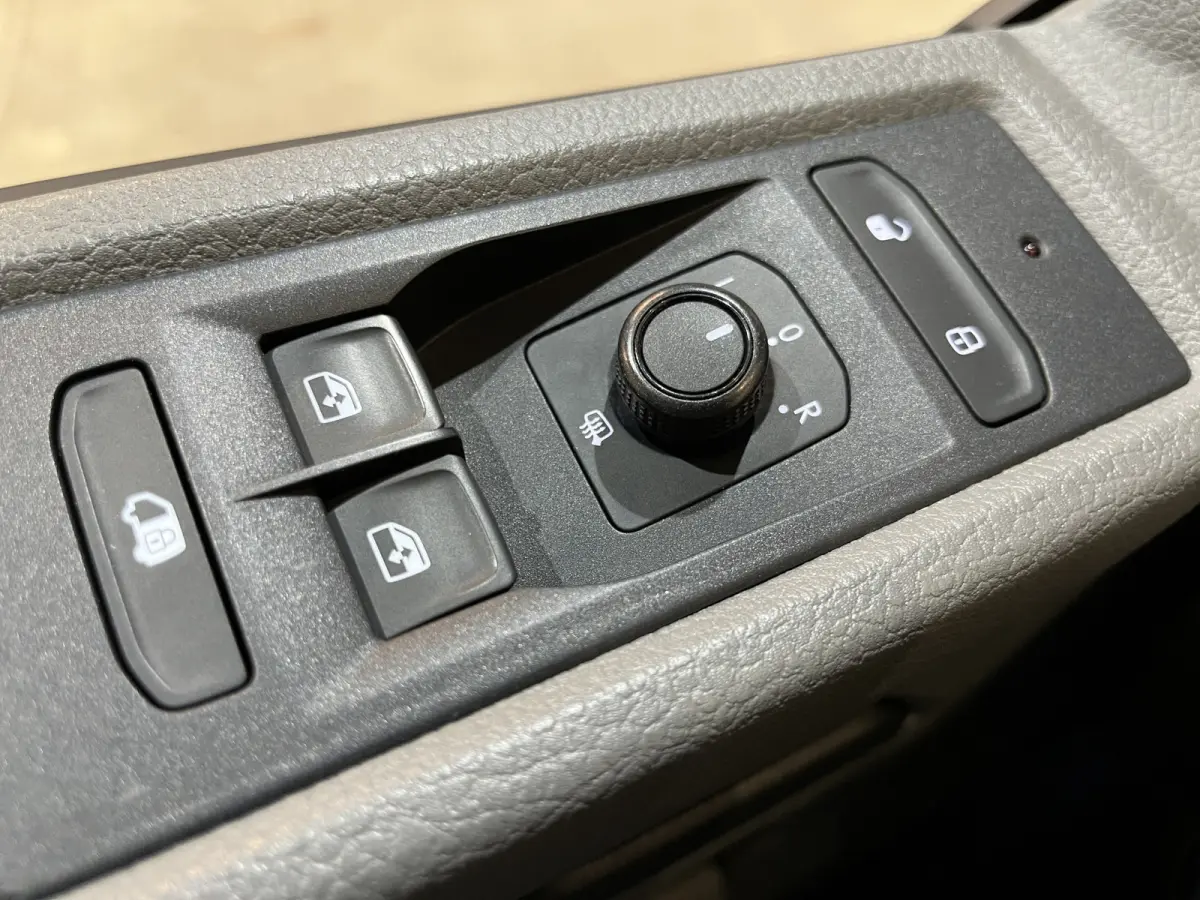 2.0 TDI L2H1 4Motion 4X4 150 PK Servicebus / Sortimo Inrichting / Euro 6 / 220V. / Airco / CarPlay / Camera / Trekhaak / Cruise Control / Navigatie / Klep