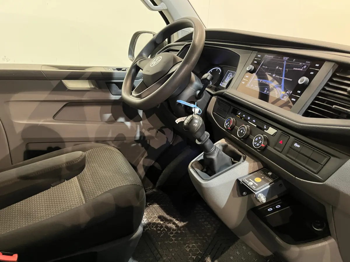 2.0 TDI L2H1 4Motion 4X4 150 PK Servicebus / Sortimo Inrichting / Euro 6 / 220V. / Airco / CarPlay / Camera / Trekhaak / Cruise Control / Navigatie / Klep