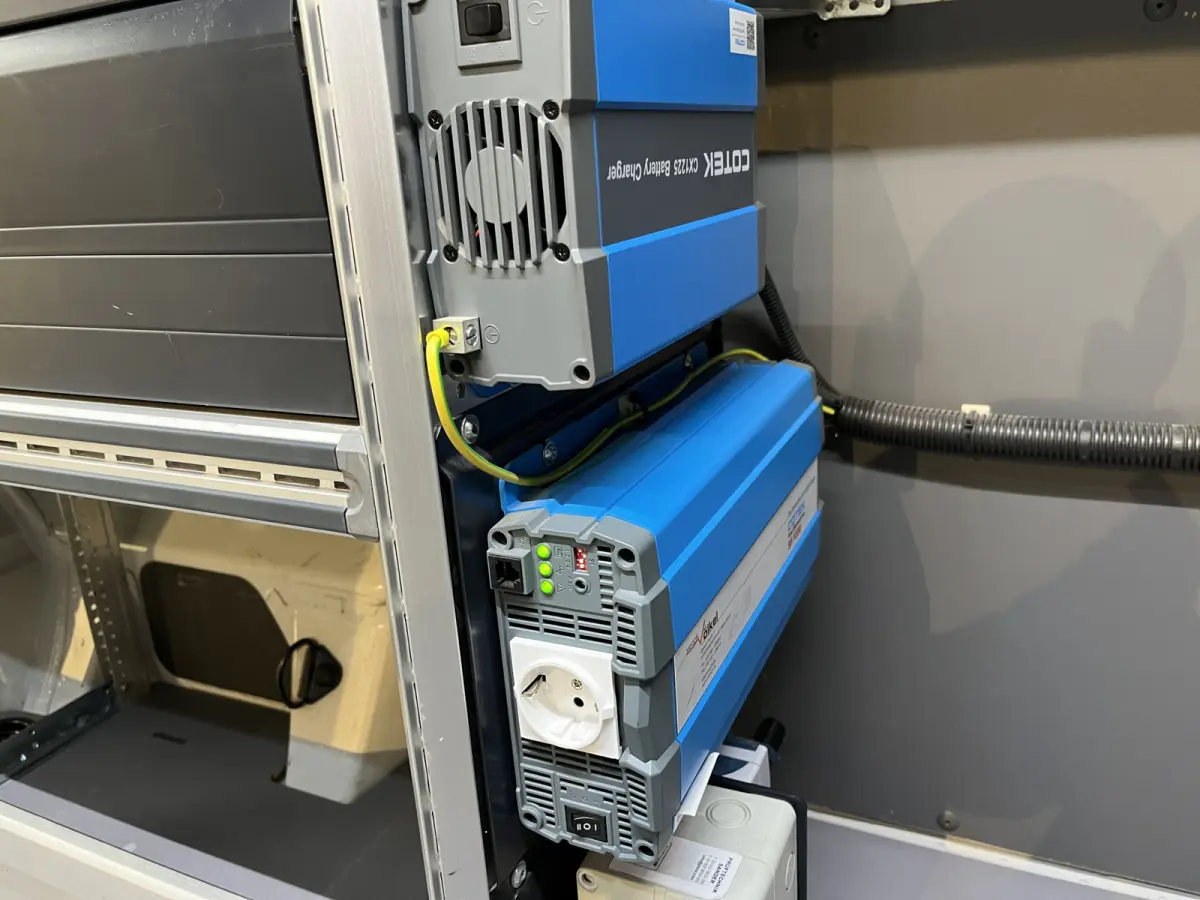 2.0 TDI L2H1 4Motion 4X4 150 PK Servicebus / Sortimo Inrichting / Euro 6 / 220V. / Airco / CarPlay / Camera / Trekhaak / Cruise Control / Navigatie / Klep