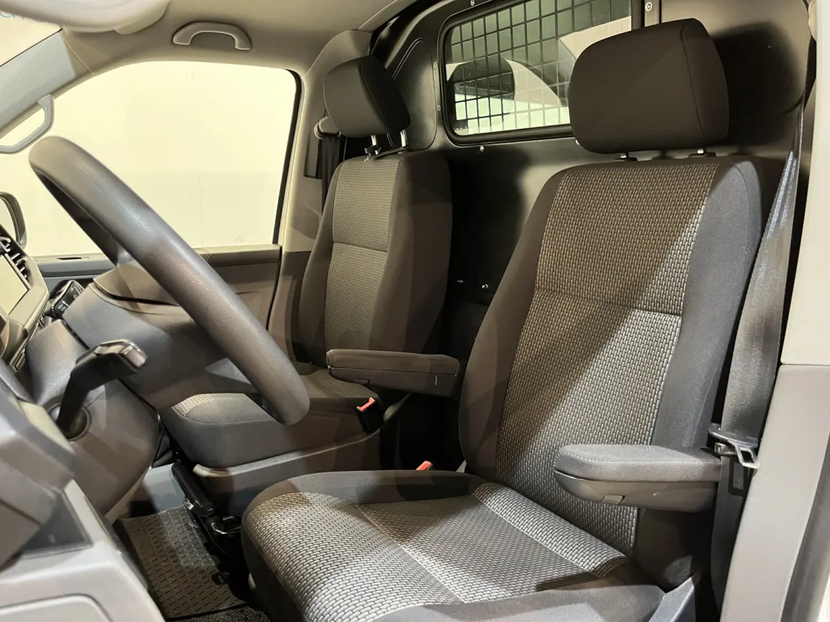 2.0 TDI L2H1 4Motion 4X4 150 PK Servicebus / Sortimo Inrichting / Euro 6 / 220V. / Airco / CarPlay / Camera / Trekhaak / Cruise Control / Navigatie / Klep