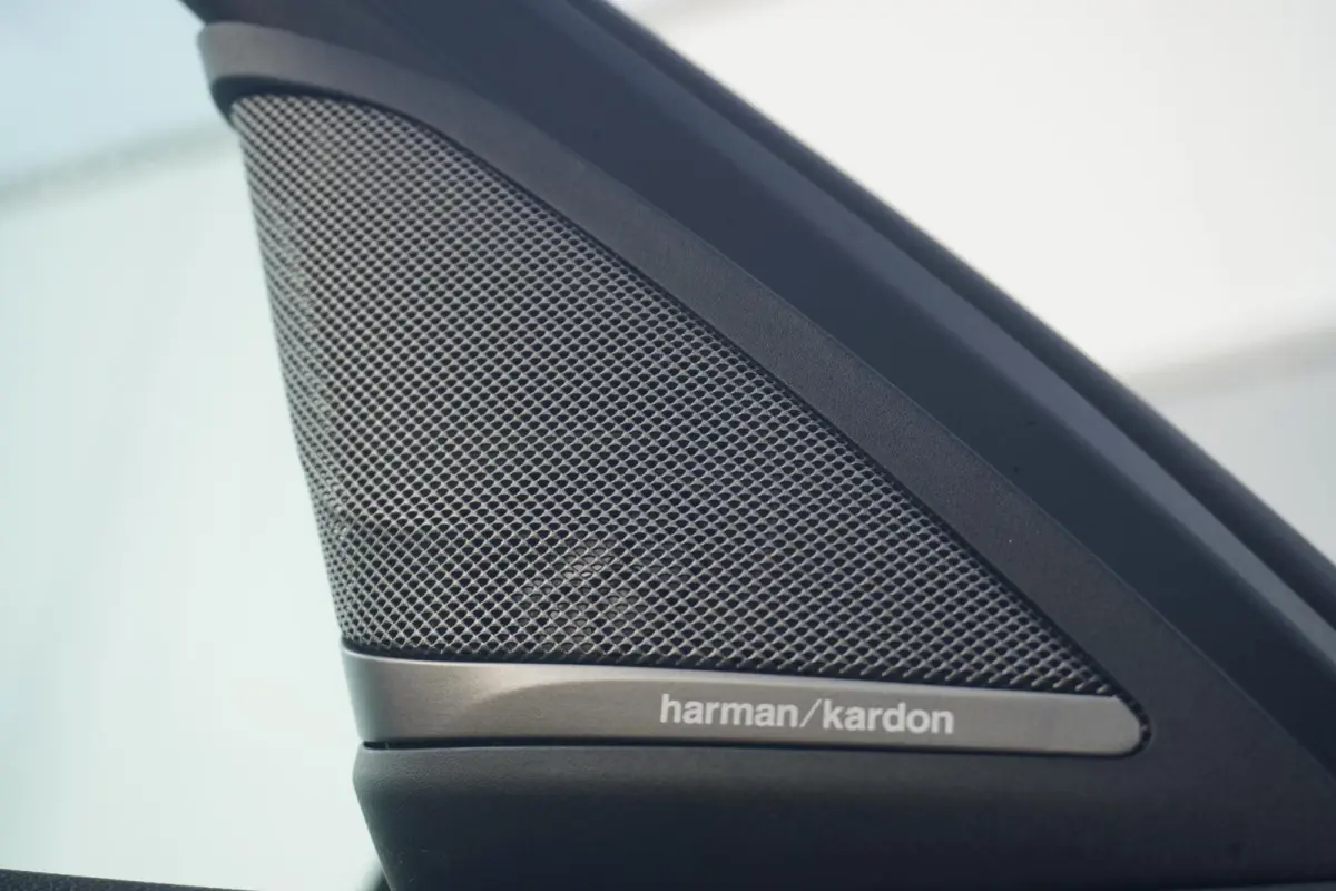 530e M Sport | Trekhaak | Schuif-kanteldak | Harman Kardon | Head-up | Driving Assistant Professional | Comfortstoelen met Elektr. verstelling + Memory | Dodehoek detectie