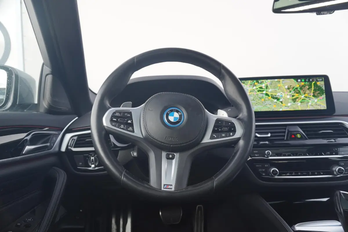 530e M Sport | Trekhaak | Schuif-kanteldak | Harman Kardon | Head-up | Driving Assistant Professional | Comfortstoelen met Elektr. verstelling + Memory | Dodehoek detectie