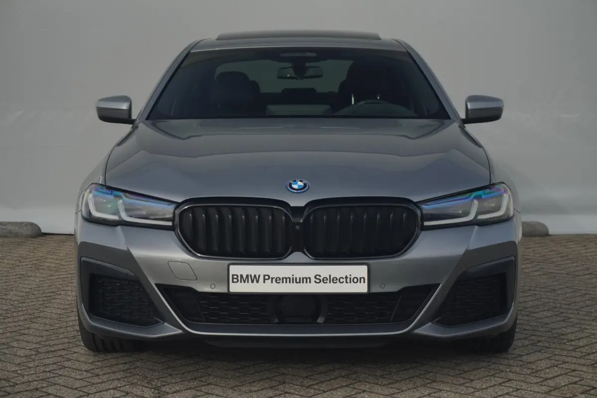 530e M Sport | Trekhaak | Schuif-kanteldak | Harman Kardon | Head-up | Driving Assistant Professional | Comfortstoelen met Elektr. verstelling + Memory | Dodehoek detectie