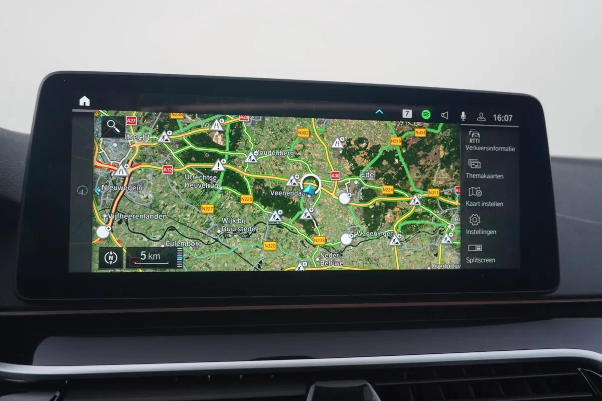 530e M Sport | Trekhaak | Schuif-kanteldak | Harman Kardon | Head-up | Driving Assistant Professional | Comfortstoelen met Elektr. verstelling + Memory | Dodehoek detectie
