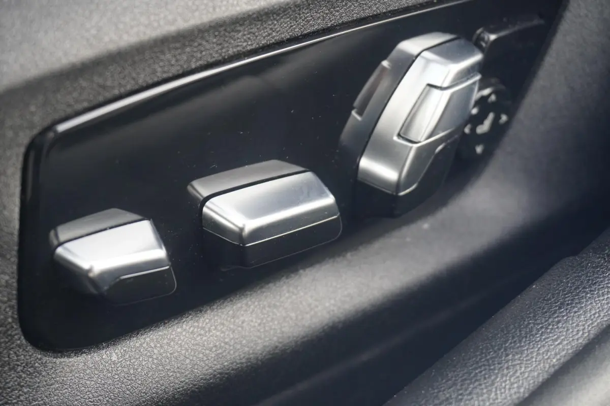 530e M Sport | Trekhaak | Schuif-kanteldak | Harman Kardon | Head-up | Driving Assistant Professional | Comfortstoelen met Elektr. verstelling + Memory | Dodehoek detectie