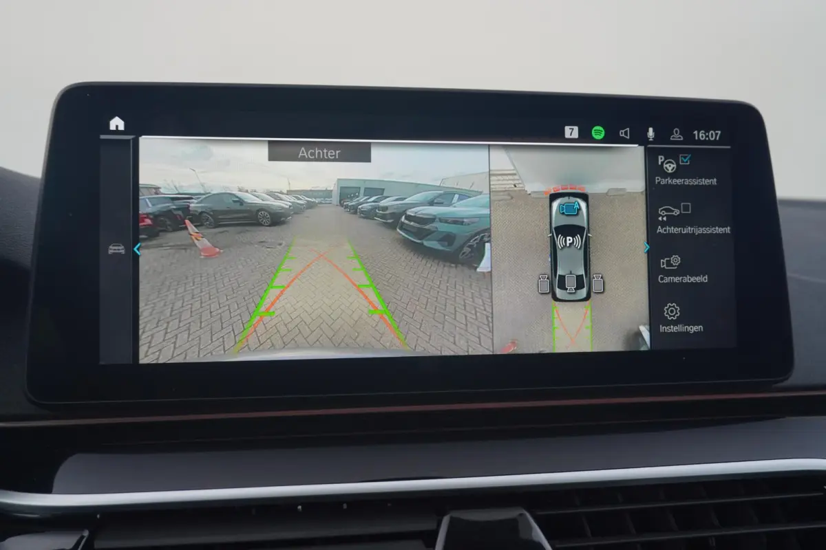 530e M Sport | Trekhaak | Schuif-kanteldak | Harman Kardon | Head-up | Driving Assistant Professional | Comfortstoelen met Elektr. verstelling + Memory | Dodehoek detectie
