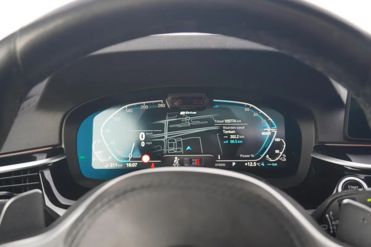 530e M Sport | Trekhaak | Schuif-kanteldak | Harman Kardon | Head-up | Driving Assistant Professional | Comfortstoelen met Elektr. verstelling + Memory | Dodehoek detectie