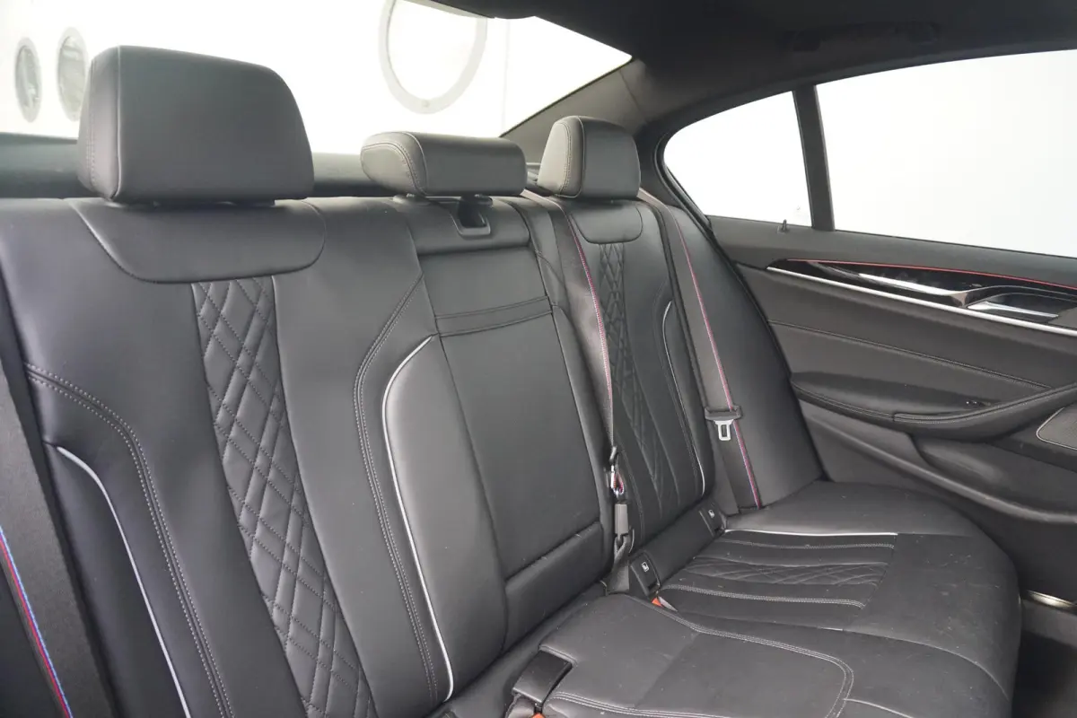 530e M Sport | Trekhaak | Schuif-kanteldak | Harman Kardon | Head-up | Driving Assistant Professional | Comfortstoelen met Elektr. verstelling + Memory | Dodehoek detectie