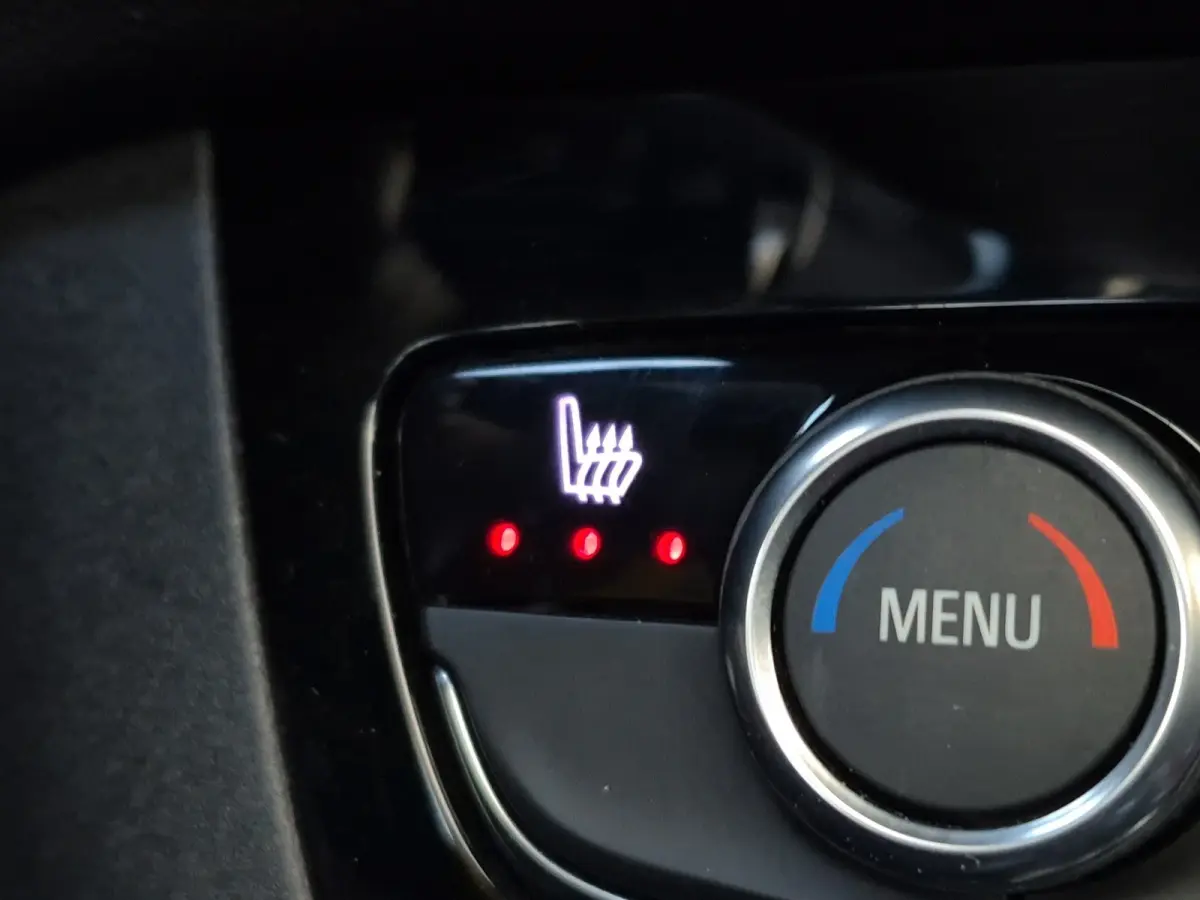 1.2 Elegance Panoramadak | Stoel+Stuurverwarming | Camera | Parkeersensoren | LED | Carplay/android auto |