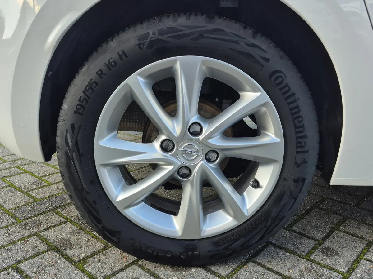 1.2 Elegance Panoramadak | Stoel+Stuurverwarming | Camera | Parkeersensoren | LED | Carplay/android auto |