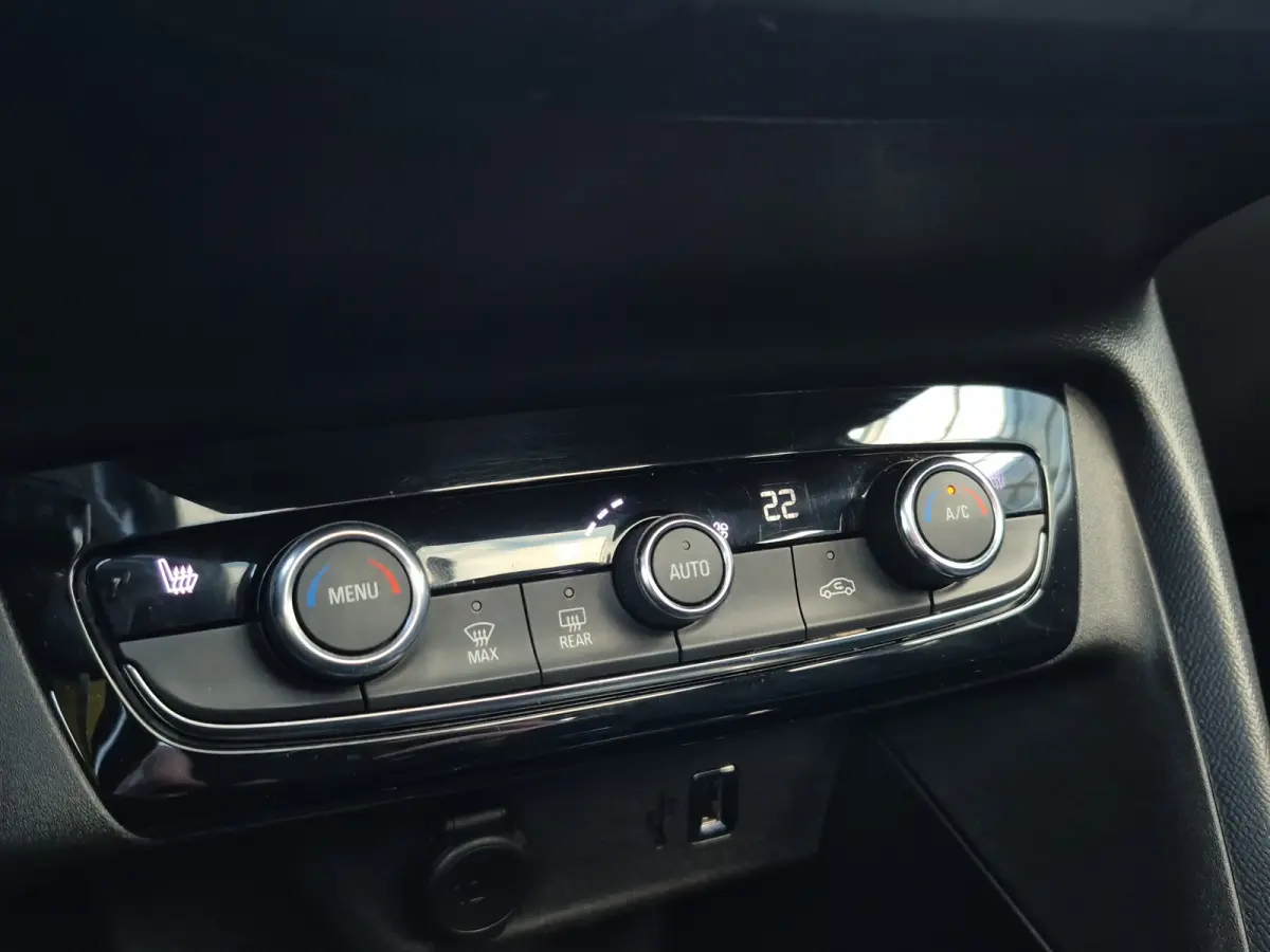 1.2 Elegance Panoramadak | Stoel+Stuurverwarming | Camera | Parkeersensoren | LED | Carplay/android auto |
