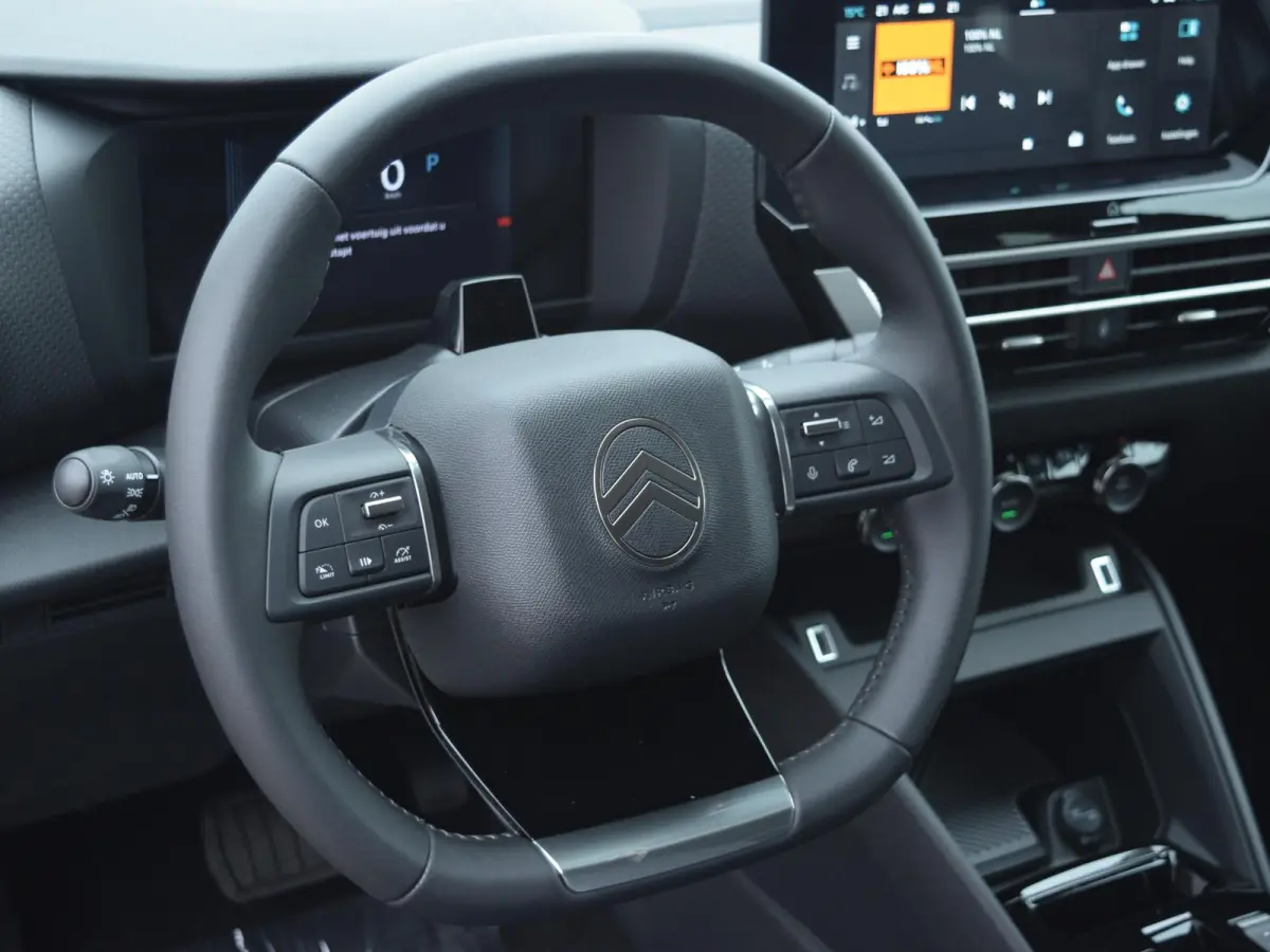 1.2 Hybrid 145pk Collection Verwarmde voorruit l Navigatie l Apple Carplay/Android Auto l Stoel verwarming l Camera