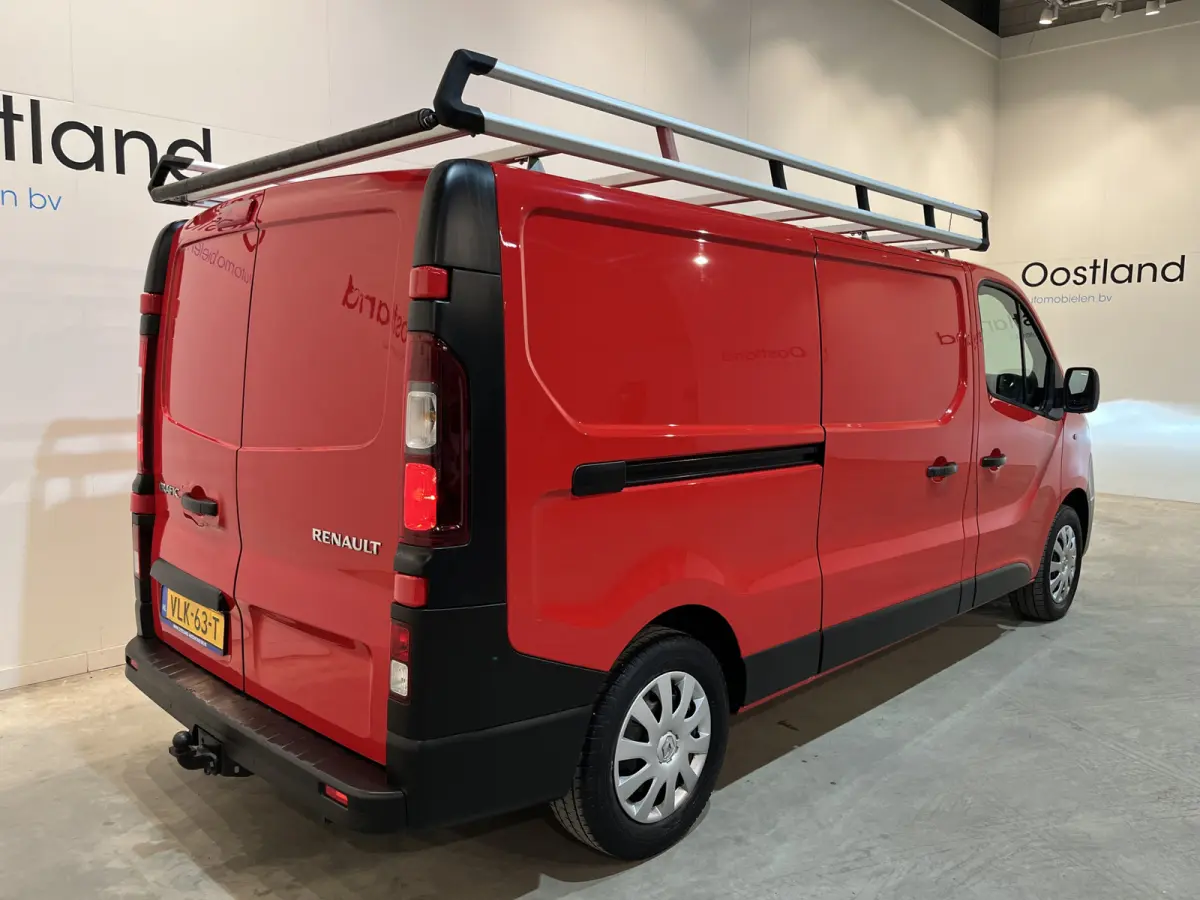 2.0 dCi 120 PK L2H1 / Euro 6 / Airco / Cruise Control / PDC / CarPlay / Navigatie / Trekhaak / Imperiaal / 3-Zits