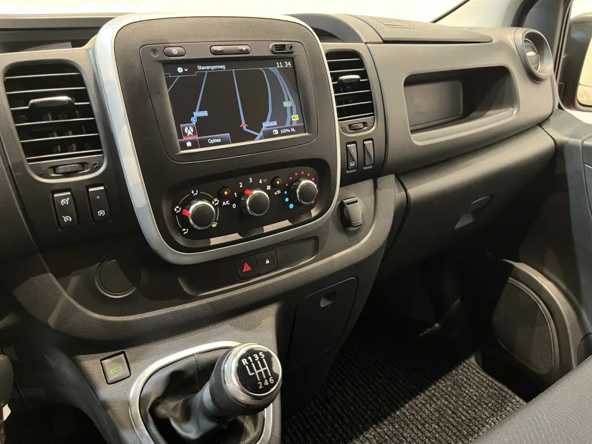 2.0 dCi 120 PK L2H1 / Euro 6 / Airco / Cruise Control / PDC / CarPlay / Navigatie / Trekhaak / Imperiaal / 3-Zits