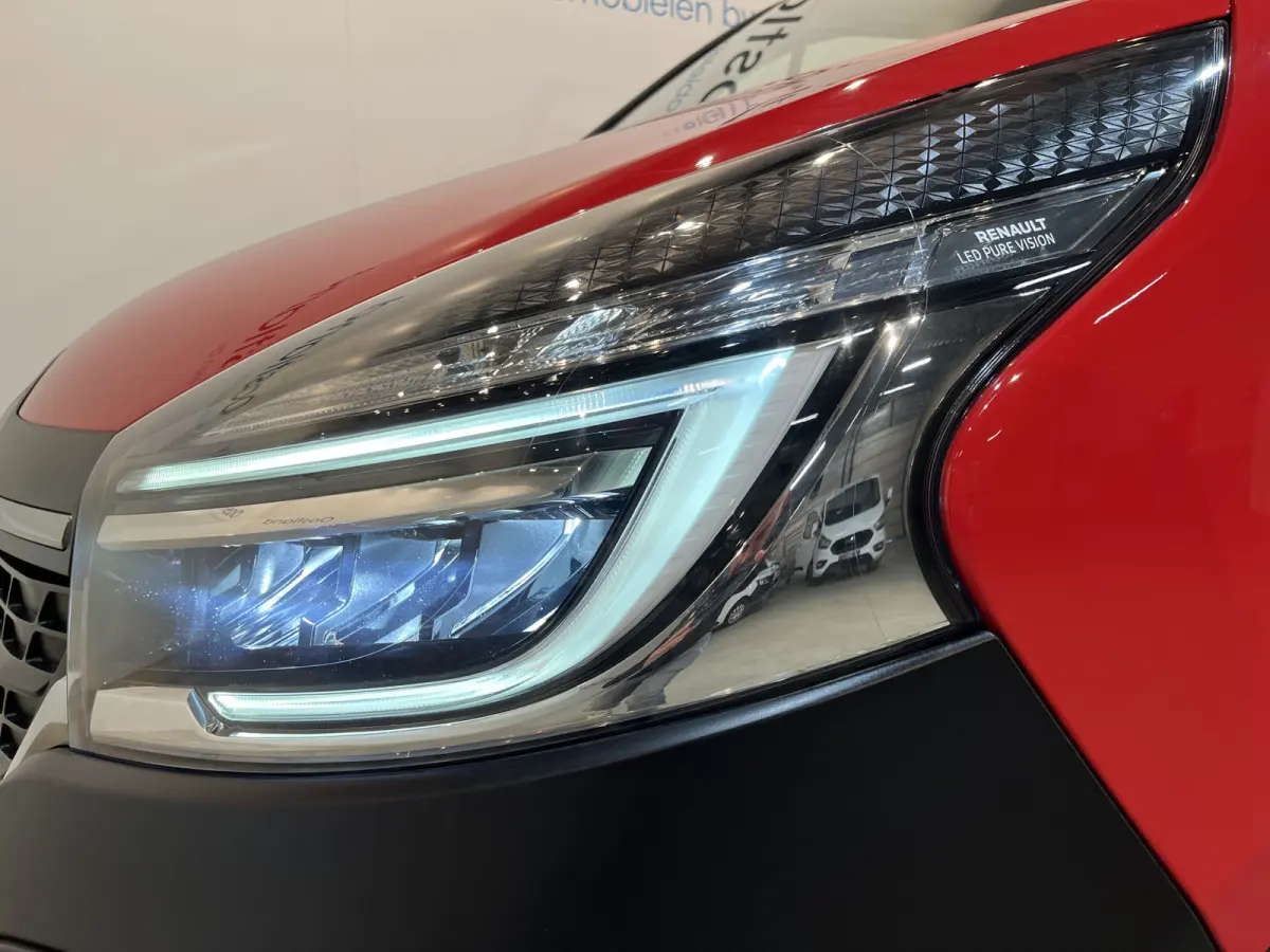 2.0 dCi 120 PK L2H1 / Euro 6 / Airco / Cruise Control / PDC / CarPlay / Navigatie / Trekhaak / Imperiaal / 3-Zits