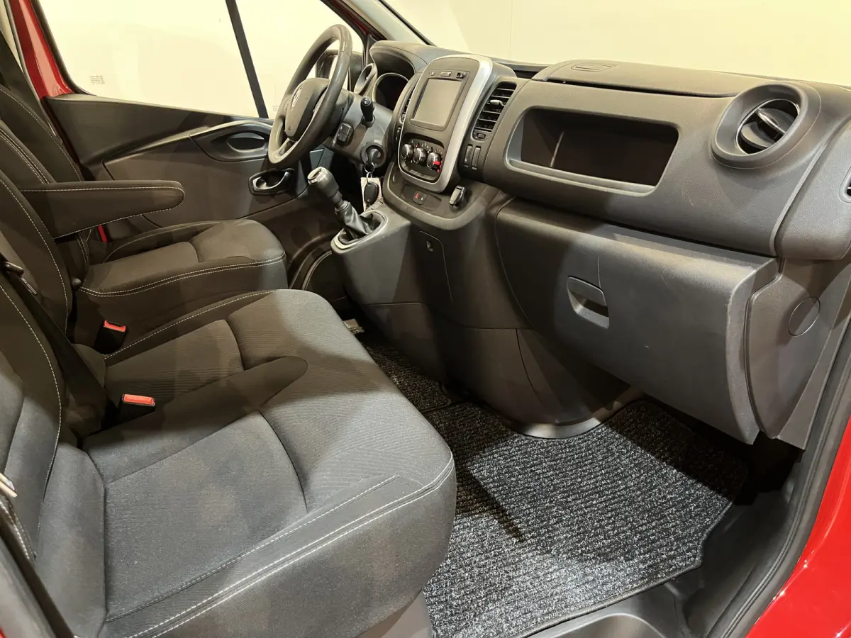 2.0 dCi 120 PK L2H1 / Euro 6 / Airco / Cruise Control / PDC / CarPlay / Navigatie / Trekhaak / Imperiaal / 3-Zits