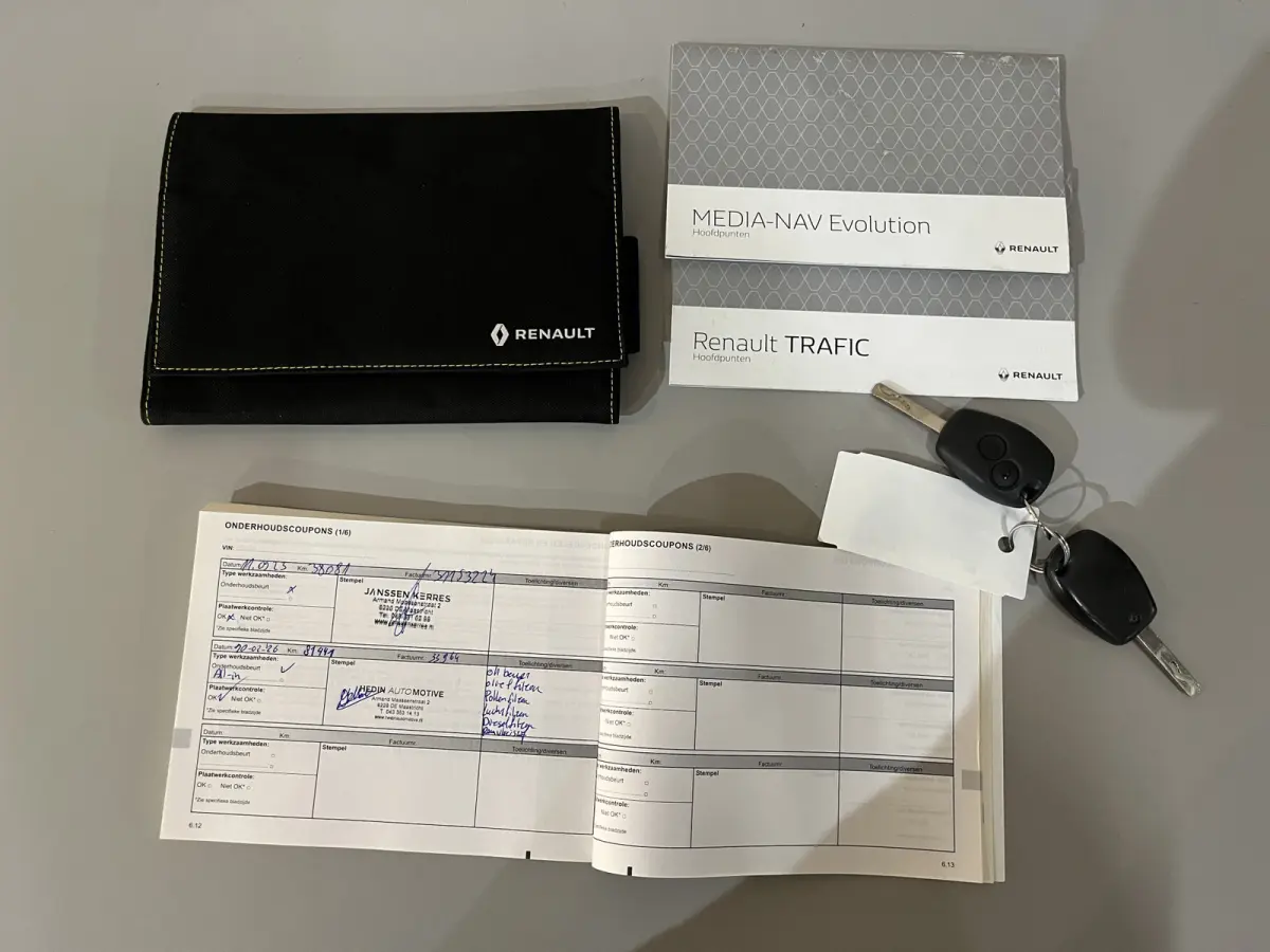 2.0 dCi 120 PK L2H1 / Euro 6 / Airco / Cruise Control / PDC / CarPlay / Navigatie / Trekhaak / Imperiaal / 3-Zits