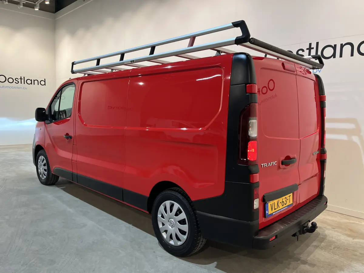 2.0 dCi 120 PK L2H1 / Euro 6 / Airco / Cruise Control / PDC / CarPlay / Navigatie / Trekhaak / Imperiaal / 3-Zits