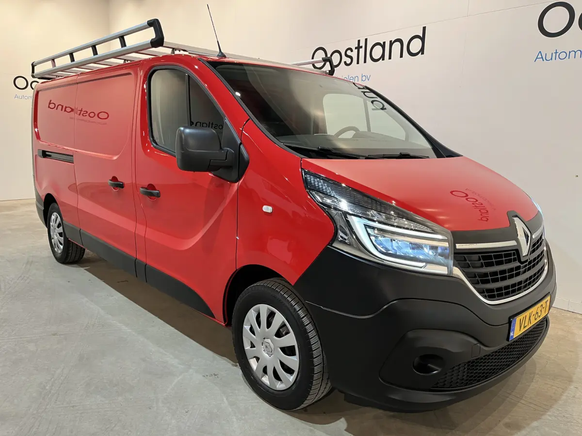 2.0 dCi 120 PK L2H1 / Euro 6 / Airco / Cruise Control / PDC / CarPlay / Navigatie / Trekhaak / Imperiaal / 3-Zits