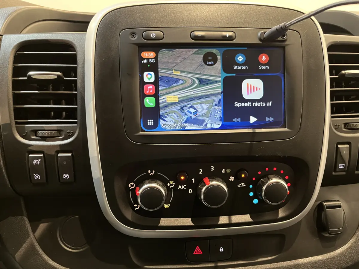 2.0 dCi 120 PK L2H1 / Euro 6 / Airco / Cruise Control / PDC / CarPlay / Navigatie / Trekhaak / Imperiaal / 3-Zits