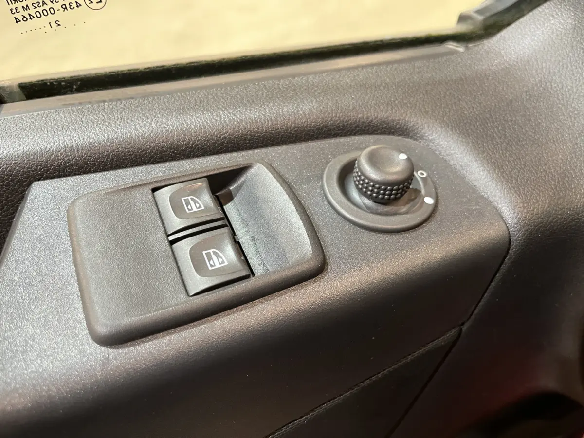 2.0 dCi 120 PK L2H1 / Euro 6 / Airco / Cruise Control / PDC / CarPlay / Navigatie / Trekhaak / Imperiaal / 3-Zits