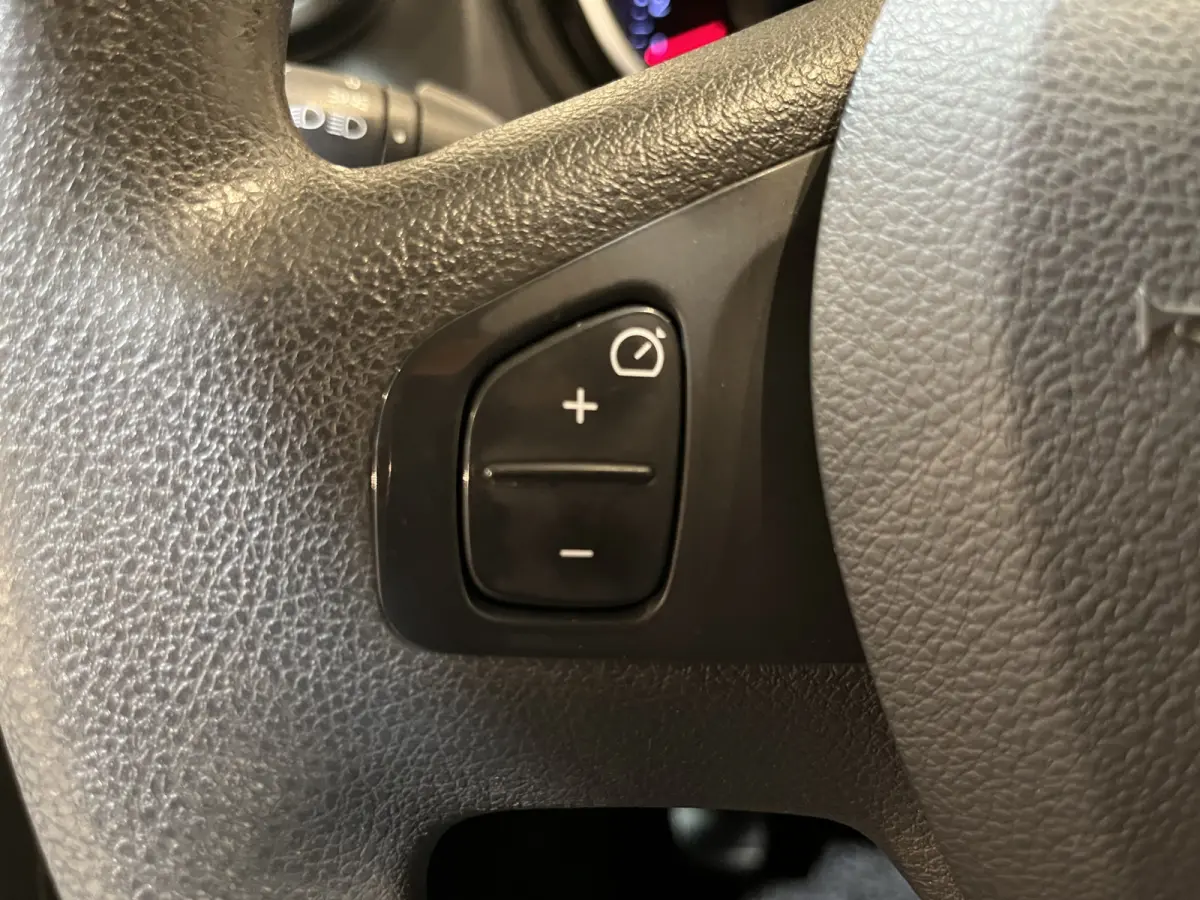 2.0 dCi 120 PK L2H1 / Euro 6 / Airco / Cruise Control / PDC / CarPlay / Navigatie / Trekhaak / Imperiaal / 3-Zits