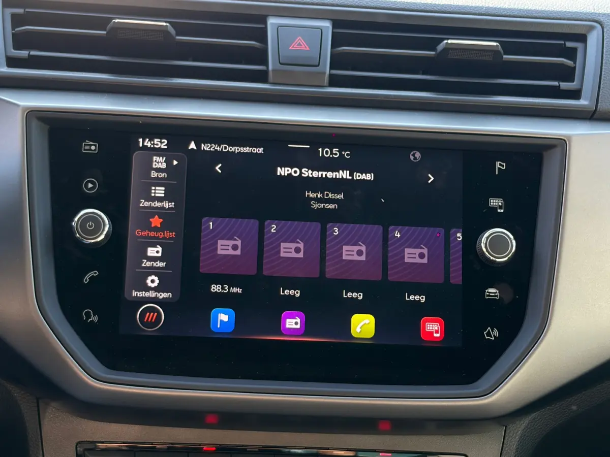 1.0 TSI Style Business Intense,Camera,Apple Carplay,Climate Control,Navigatie