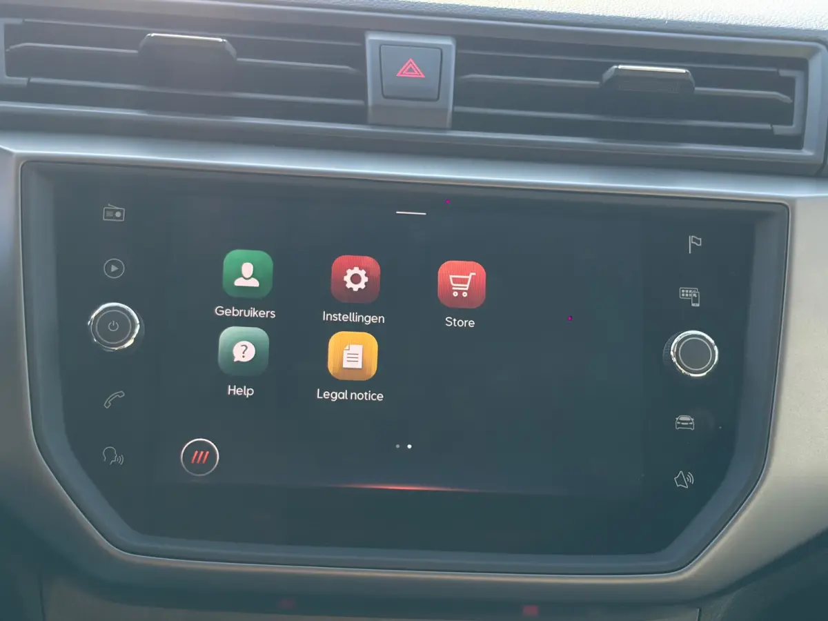 1.0 TSI Style Business Intense,Camera,Apple Carplay,Climate Control,Navigatie