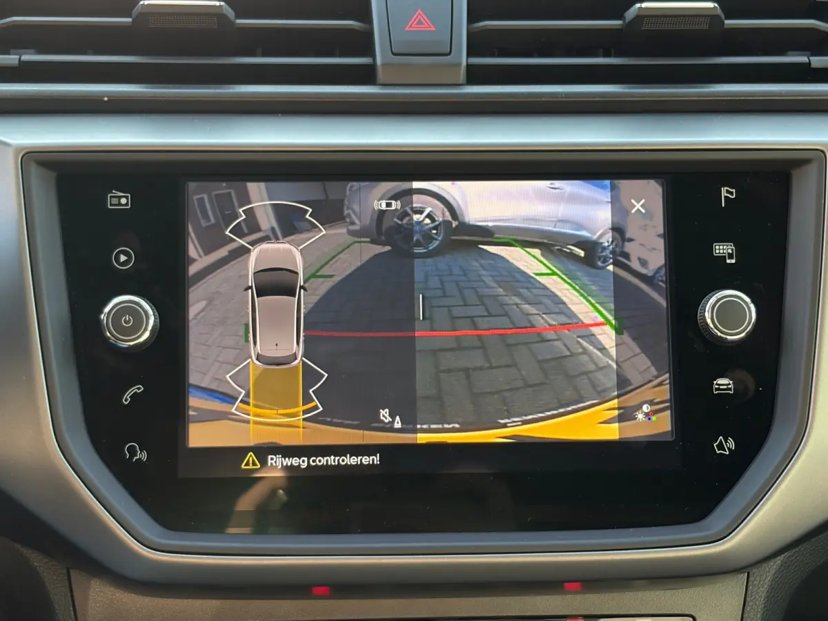 1.0 TSI Style Business Intense,Camera,Apple Carplay,Climate Control,Navigatie