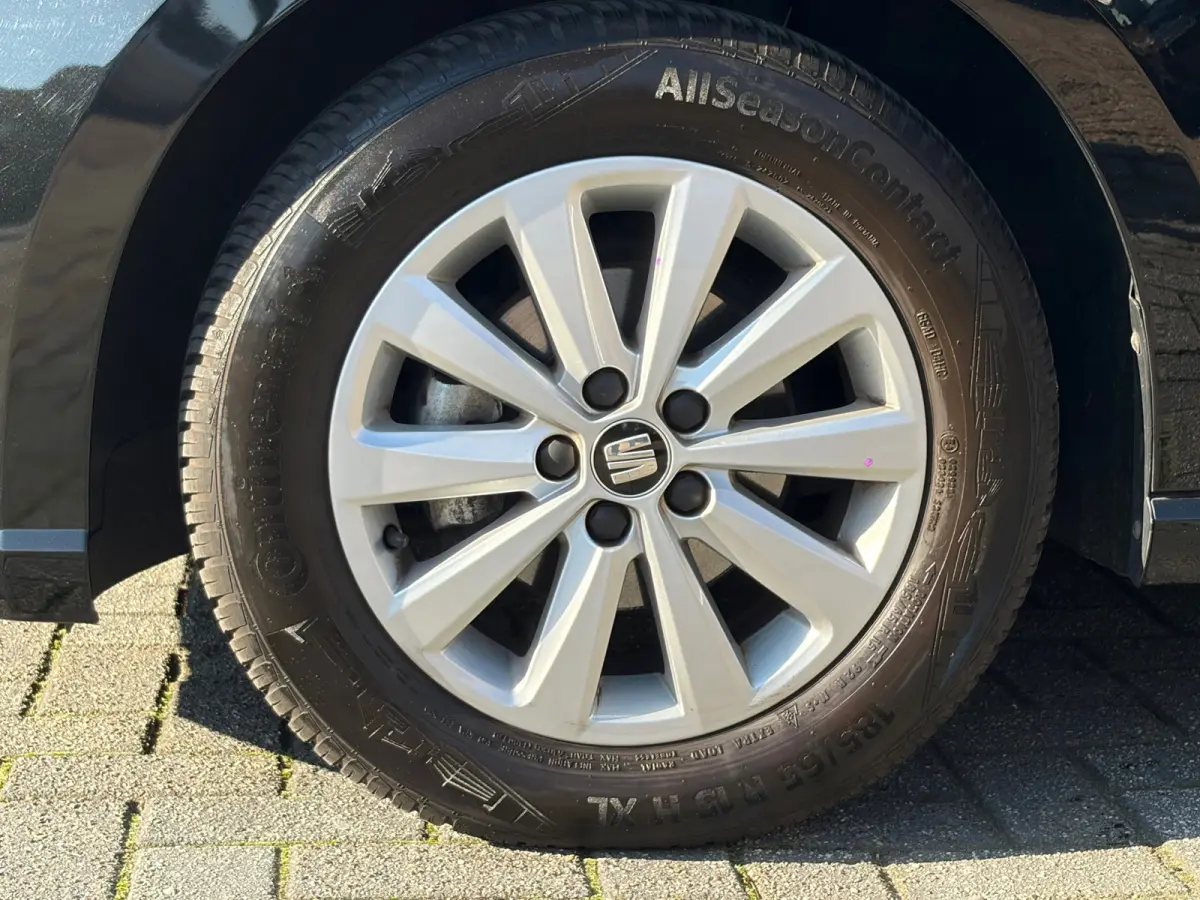 1.0 TSI Style Business Intense,Camera,Apple Carplay,Climate Control,Navigatie