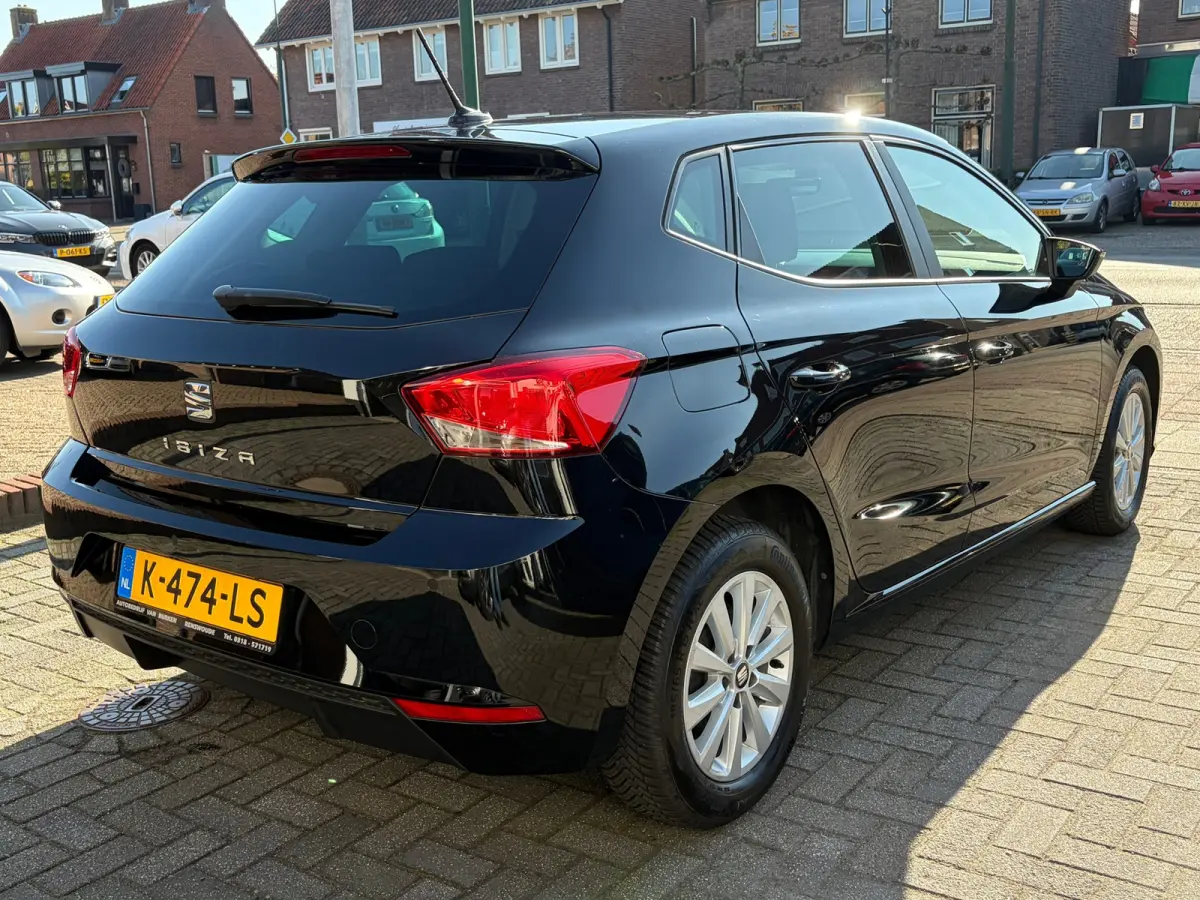 1.0 TSI Style Business Intense,Camera,Apple Carplay,Climate Control,Navigatie