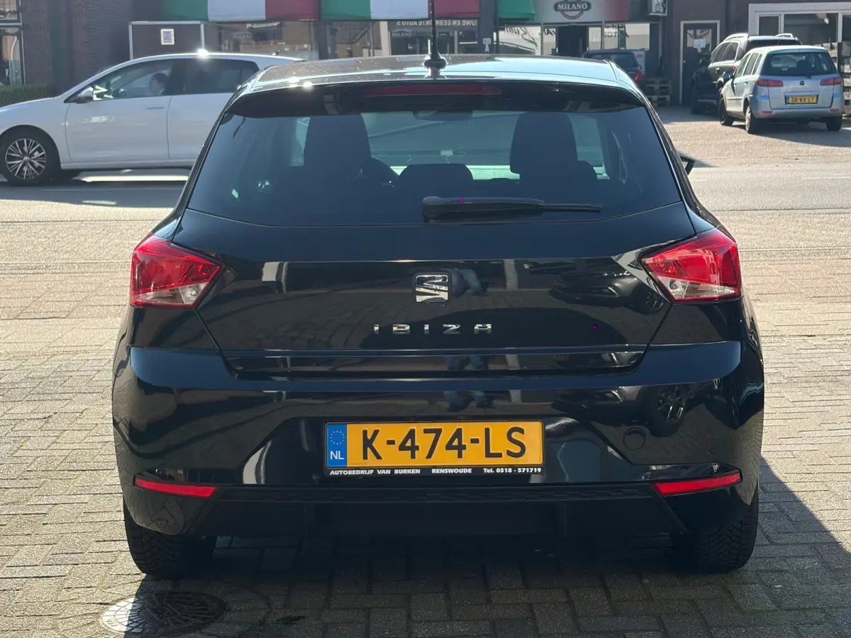 1.0 TSI Style Business Intense,Camera,Apple Carplay,Climate Control,Navigatie
