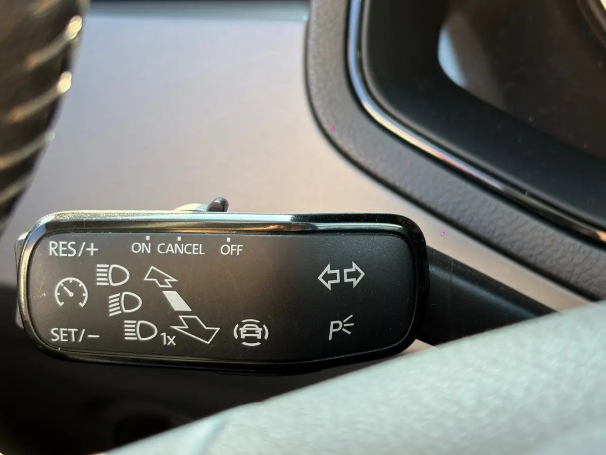 1.0 TSI Style Business Intense,Camera,Apple Carplay,Climate Control,Navigatie