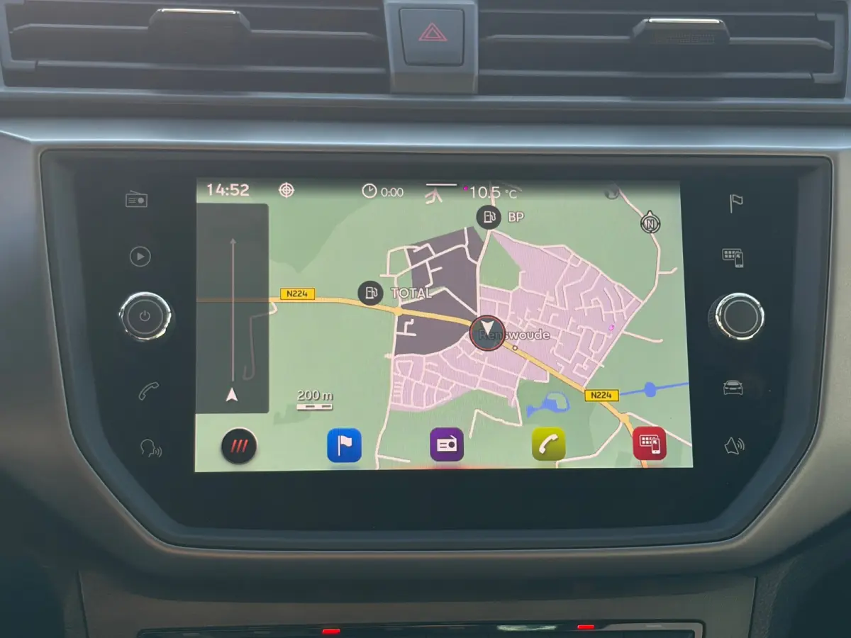 1.0 TSI Style Business Intense,Camera,Apple Carplay,Climate Control,Navigatie