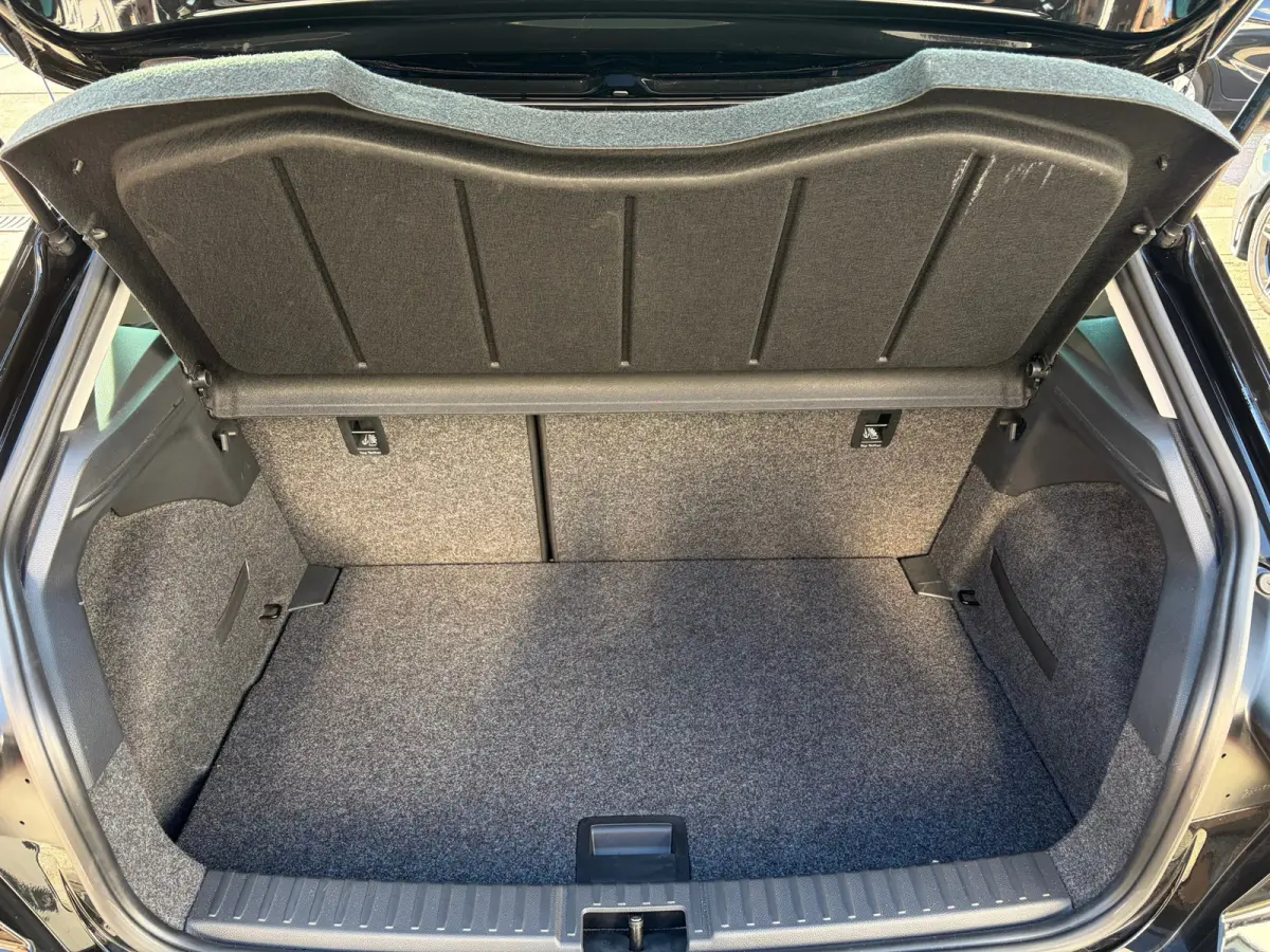 1.0 TSI Style Business Intense,Camera,Apple Carplay,Climate Control,Navigatie