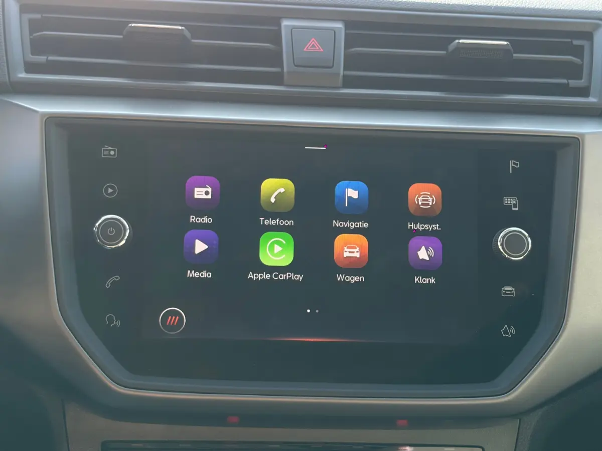1.0 TSI Style Business Intense,Camera,Apple Carplay,Climate Control,Navigatie