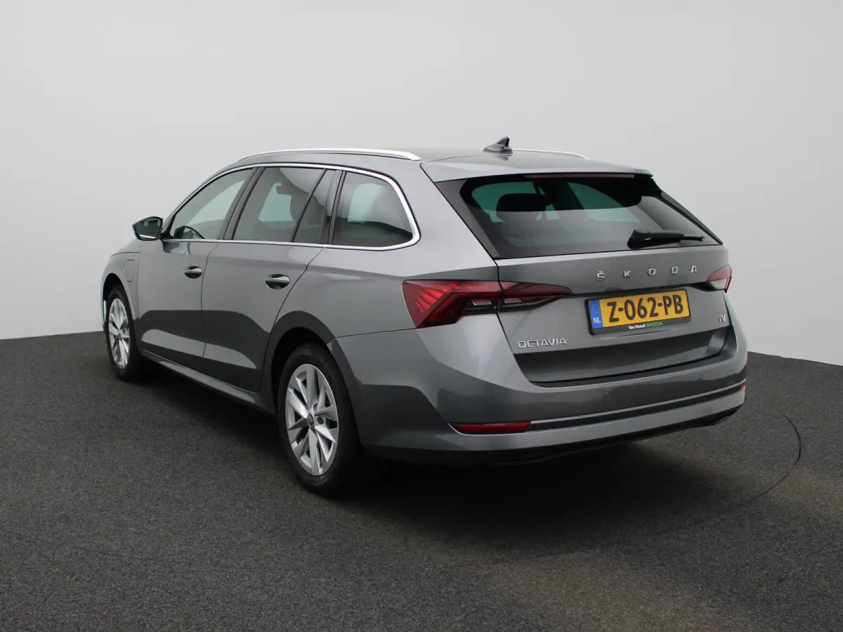 1.4 TSI iV PHEV Business Edition | Automaat | Virtual cockpit | Stoel verwarming | Navigatie | Apple CarPlay / Android Auto | Lichtmetalen velgen | Parkeersensoren | Keyless Start | Elec. Ac