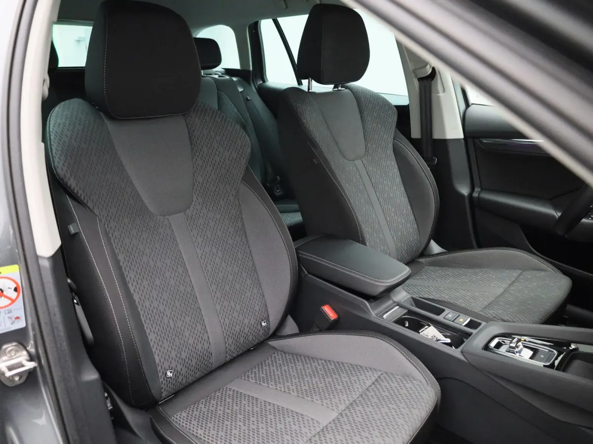 1.4 TSI iV PHEV Business Edition | Automaat | Virtual cockpit | Stoel verwarming | Navigatie | Apple CarPlay / Android Auto | Lichtmetalen velgen | Parkeersensoren | Keyless Start | Elec. Ac